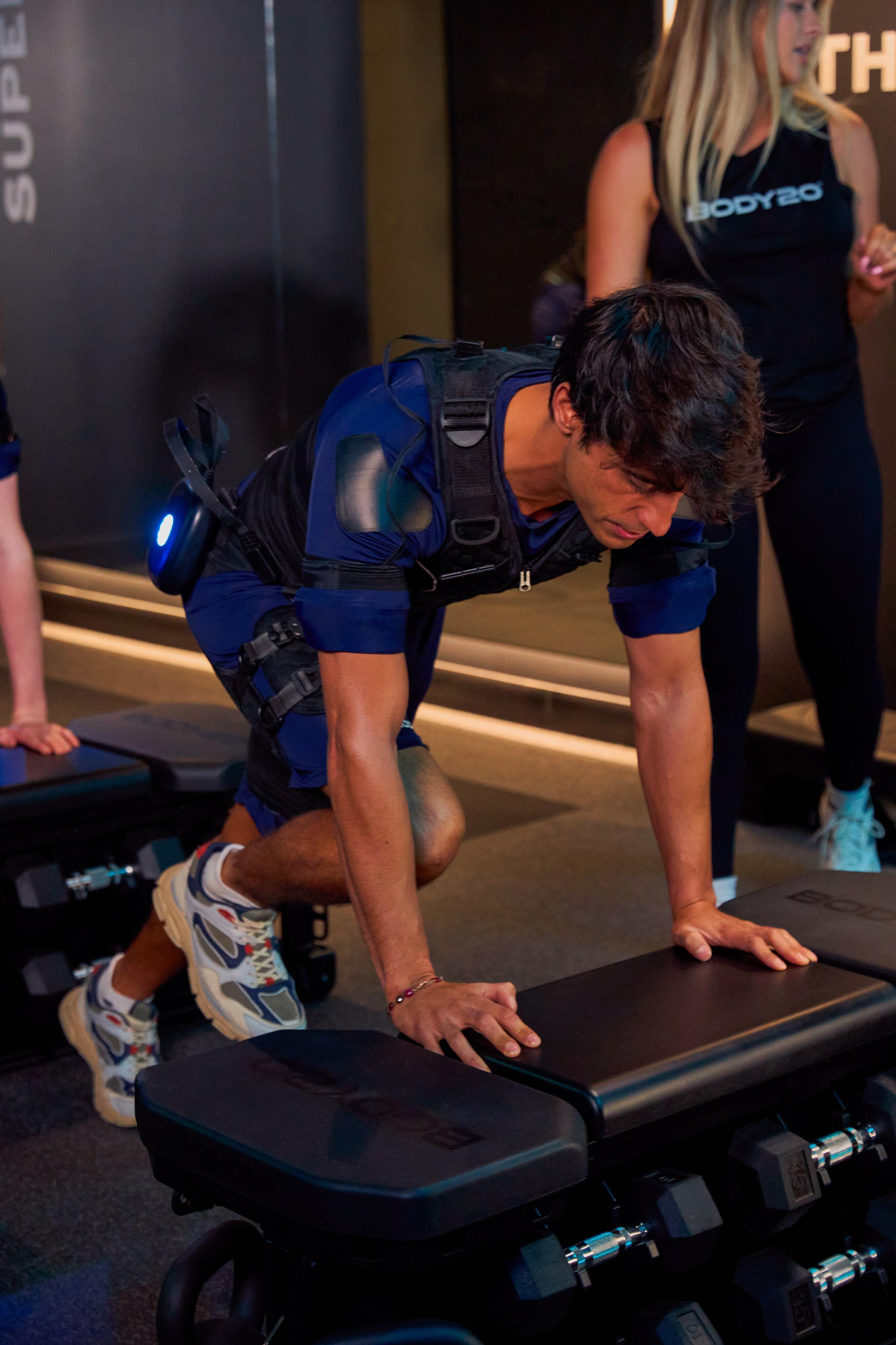 BODY REVOLUTION EMSトレーニング機器 BODY20 | EMS Strength Training in 20 Minutes